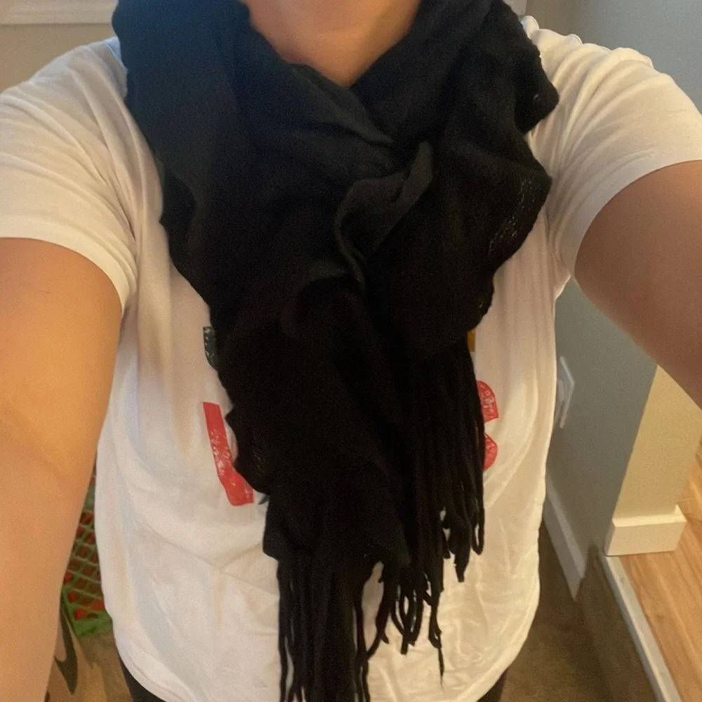 Cute Ruffle Scarf - Picture 3 of 4
